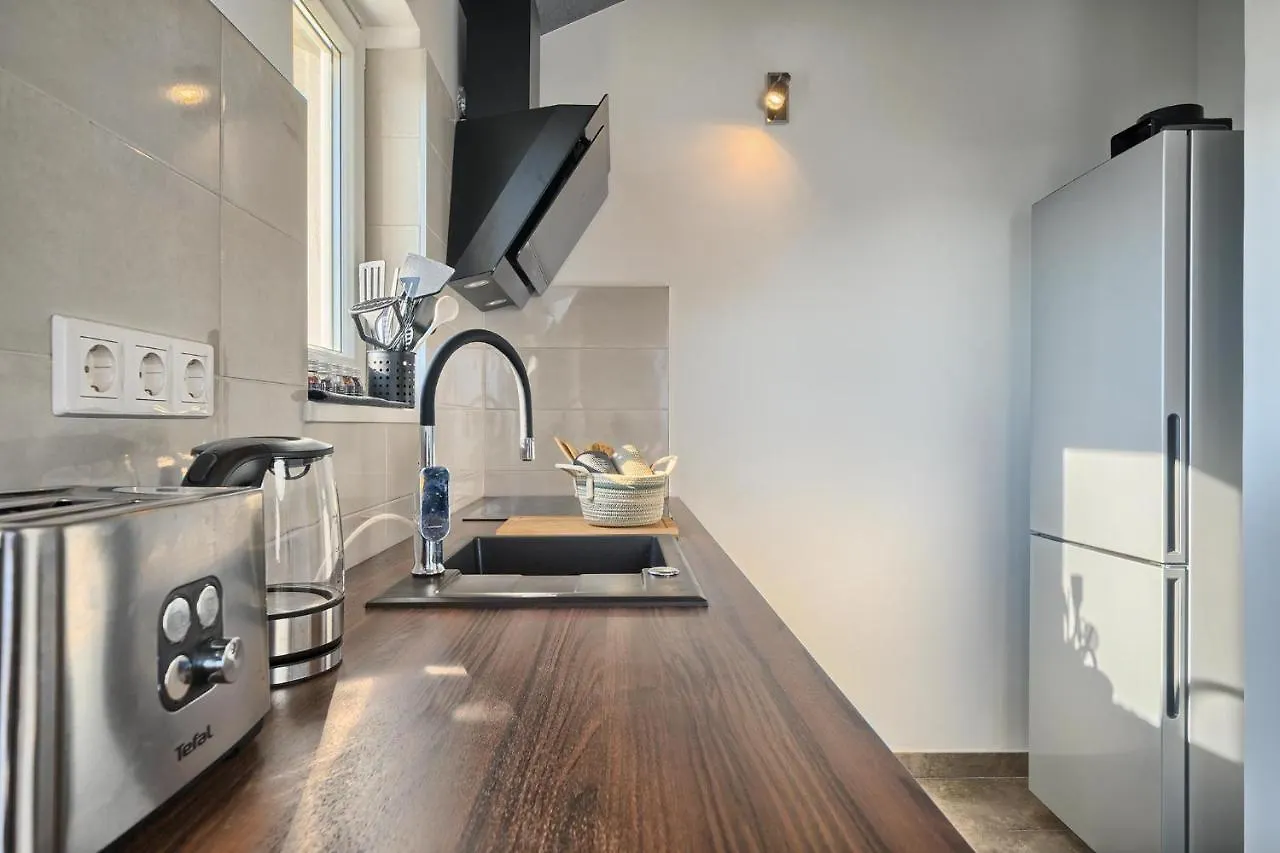 Aquamarin - Premium Seaview Apartment 斯拉汀 0*,